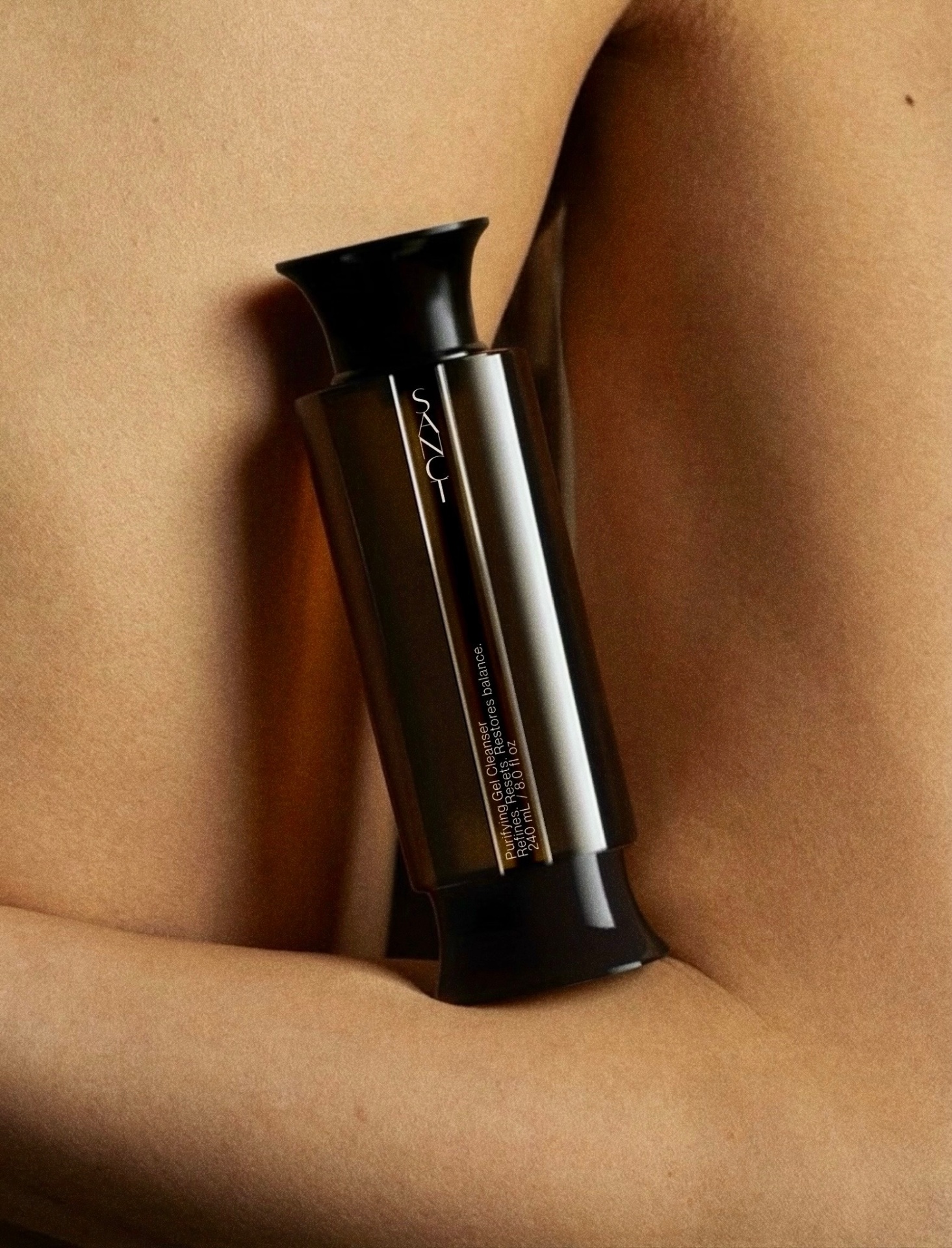 The Sanct purifying gel cleanser resting against bare skin